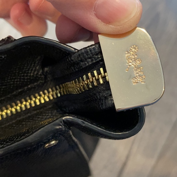 💯 Coach Stunning Black Leather Purse with Gold Accents! 😍😍😍 - Picture 5 of 17